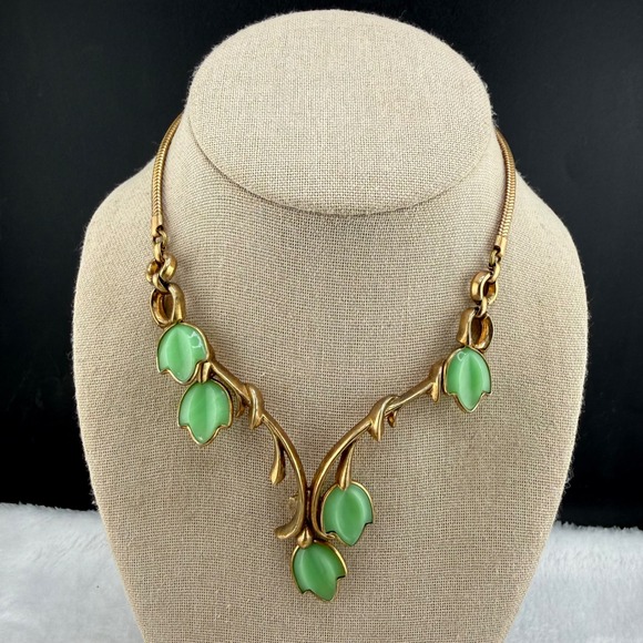 Trifari Jewelry - Vintage Trifari Leaf Vine Necklace Green Gold Tone Statement Women 13.5 in